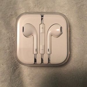 Apple wired ear pods